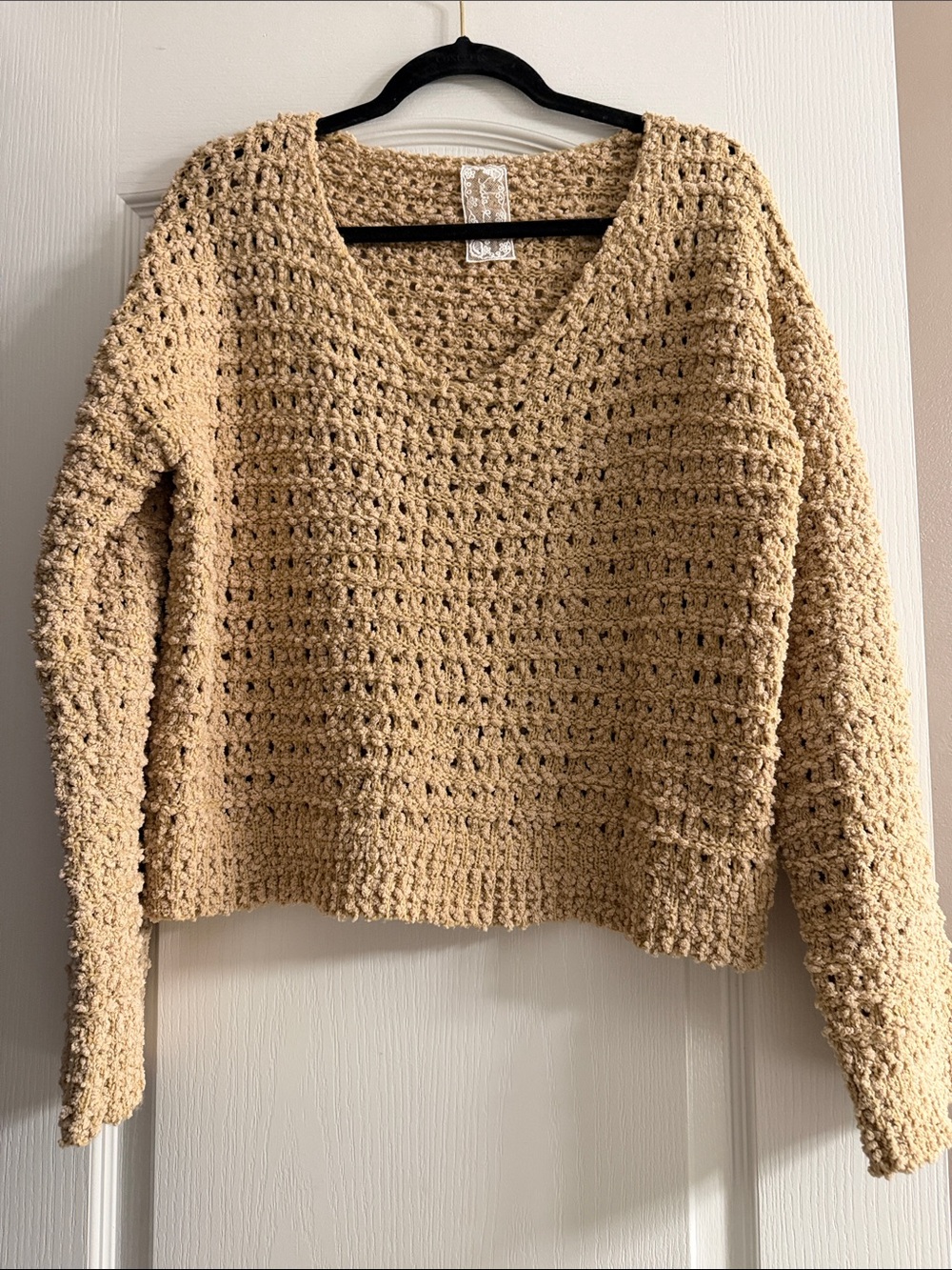 Sadie & Sage Cropped Scoop-Neck Chunky Knit Sweater in Tan